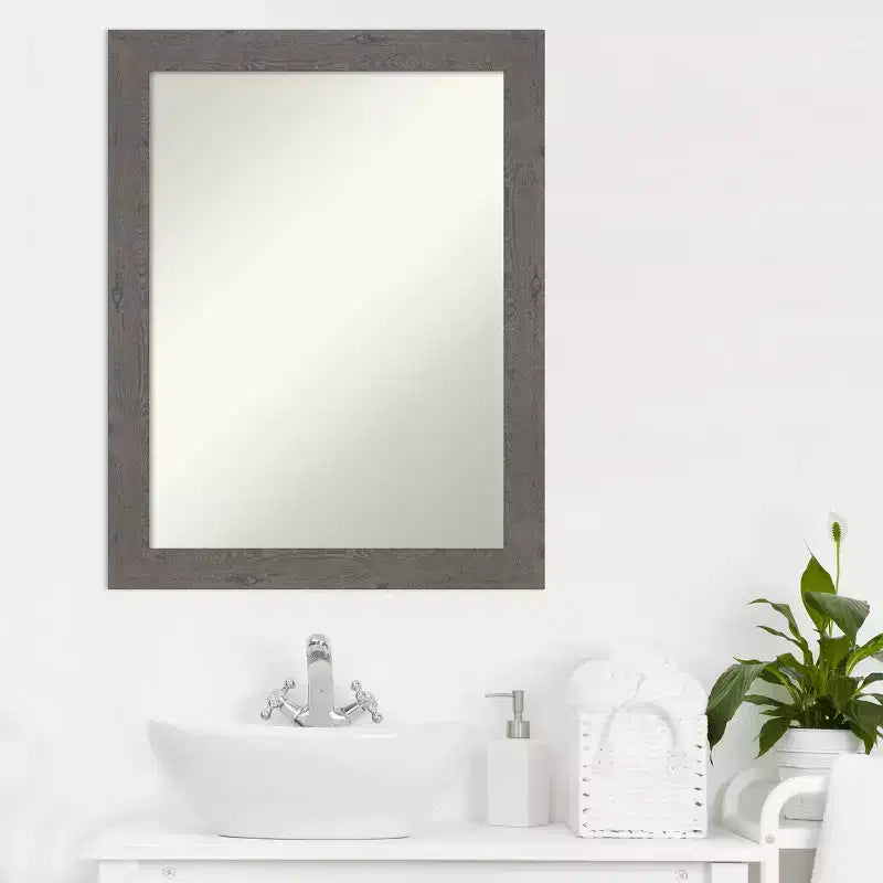 Specchio da parete per bagno con cornice stretta grigio rustico a listelli non smussati 22" x 28"