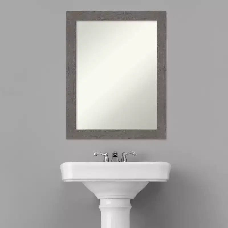 Specchio da parete per bagno con cornice stretta grigio rustico a listelli non smussati 22" x 28"