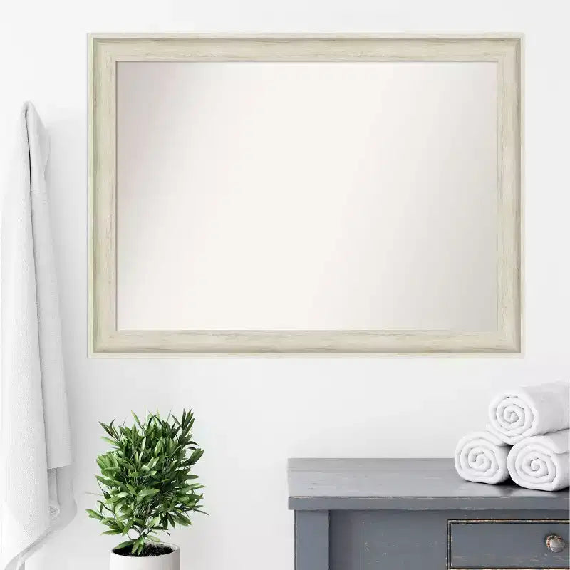 Specchio da parete per bagno 43" x 32" con cornice crema Regal Birch senza smussatura