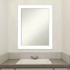 Specchio da parete per bagno con cornice bianca a zeppa senza smussature, 55,88 x 71,12 cm