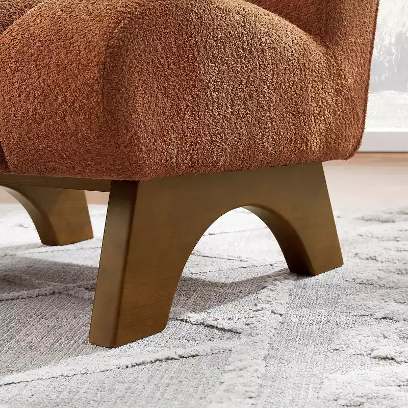 Poltrona accent Art Leon in tessuto pile polare con gambe in legno di caucciù