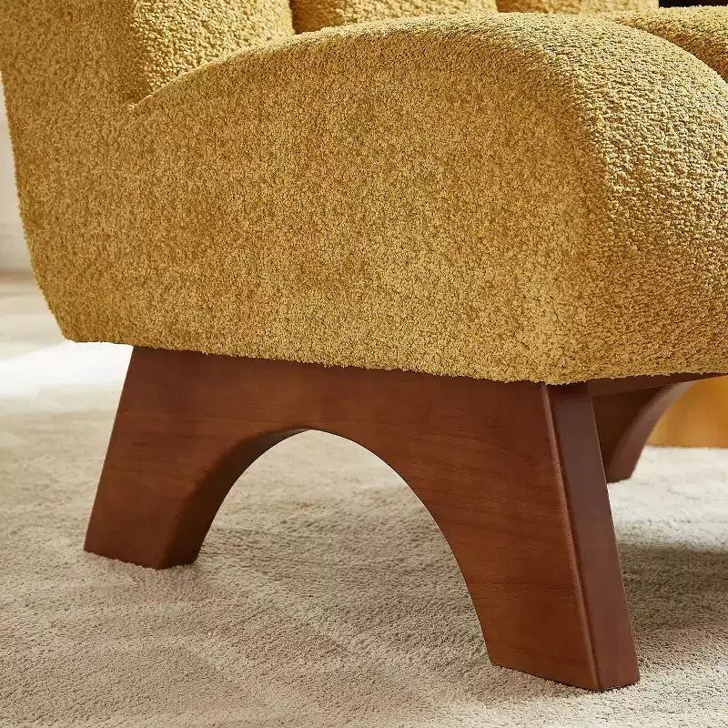 Poltrona accent Art Leon in tessuto pile polare con gambe in legno di caucciù