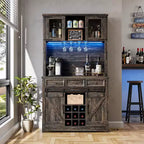 Mobile Bar da Caffè da 183 cm con Anta Scorrevole a Granaio, LED RGB, Porta Bicchieri da Vino e Stazione di Ricarica