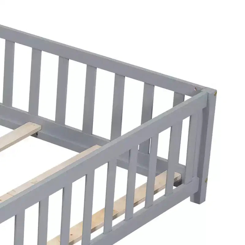 SC 1 Letto a piattaforma in compensato a grandezza naturale con recinzione e porta per bambini, telaio letto a pavimento Montessori grigio