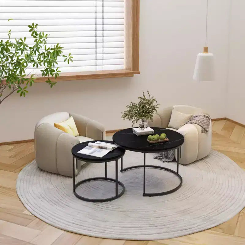 Tavolini da caffè impilabili, set da 2, tavolino rotondo da 70 cm con piano in legno effetto marmo e robusta struttura in metallo, tavolini laterali