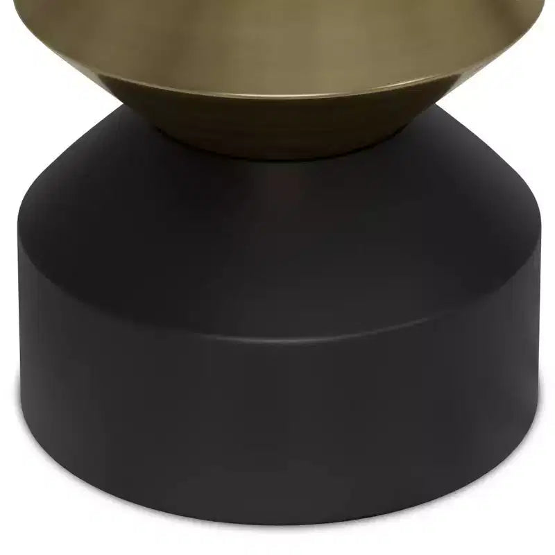 Tavolino rotondo – Struttura in ferro antigraffio, ottone anticato e nero, altezza 50 cm