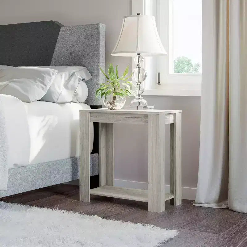 Comodino in legno stile artigianale Brisbane – Finitura Barnwood con ripiani e vani contenitore