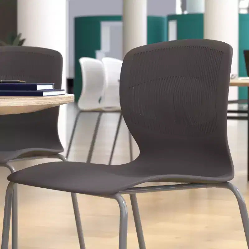 Set di 5 sedie impilabili ergonomiche in polipropilene per carichi pesanti con supporto lombare – Capacità 350 kg