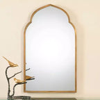 Specchio da parete in metallo dorato antico a forma di arco marocchino, 101,6 x 61 cm